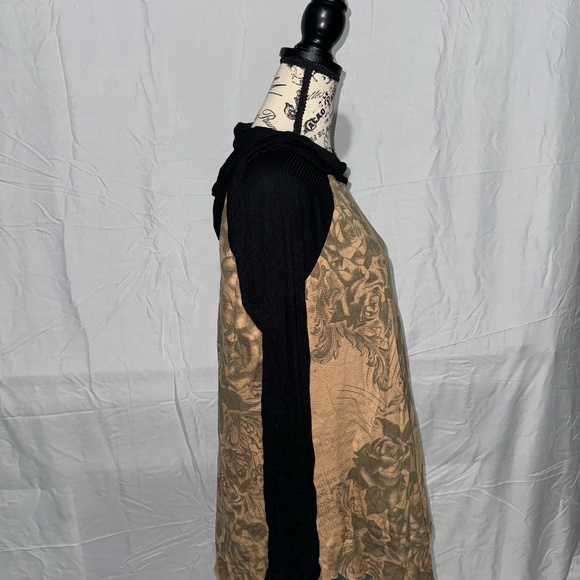 Long Sleeve Pull Over/Hoodie - Picture 3 of 4